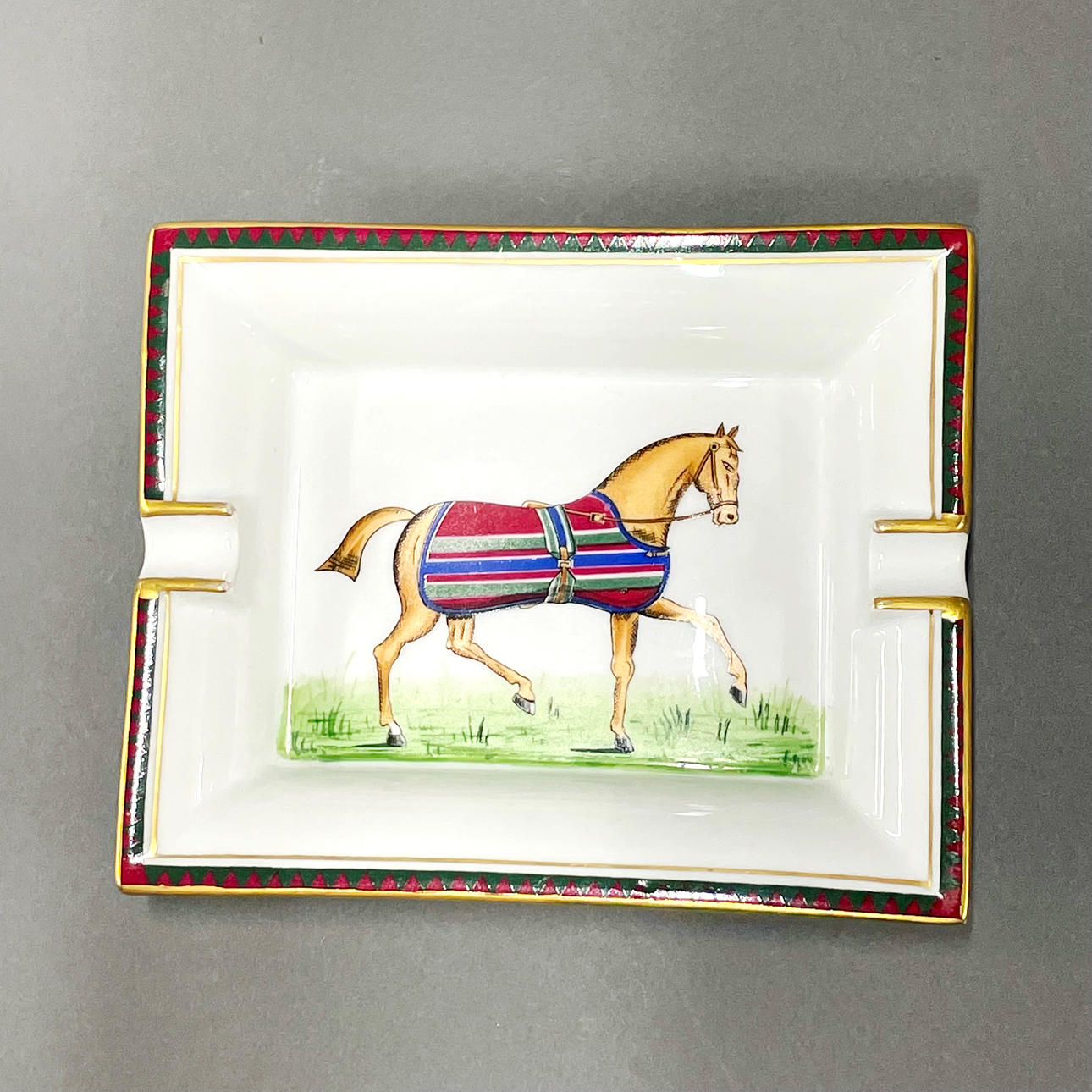 HERMES ASCHENBECHER AUS PORZELLAN.