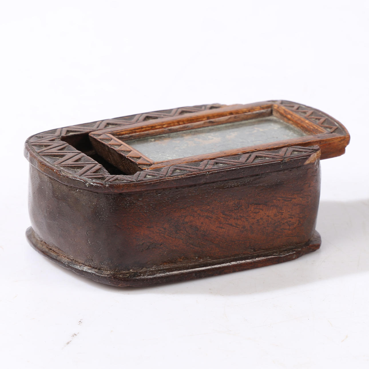 A 19TH CENTURY TREEN SNUFF BOX WITH SLIDING LID.