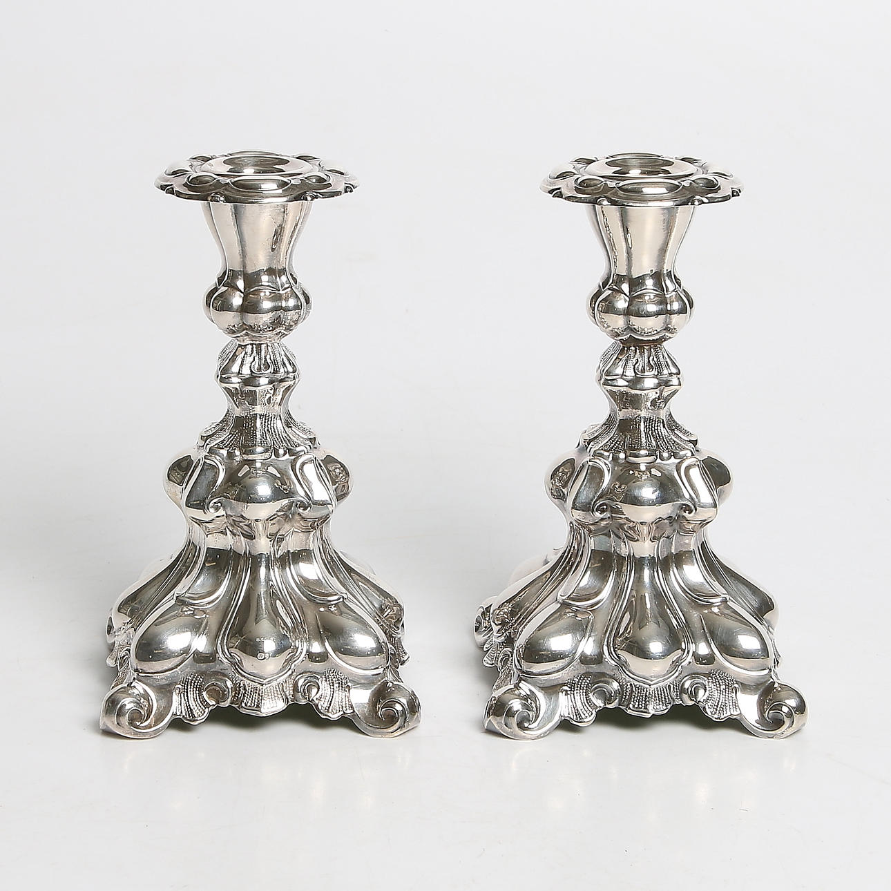 LJUSSTAKAR, 1 par, silver, rokokostil, 1900-tal.