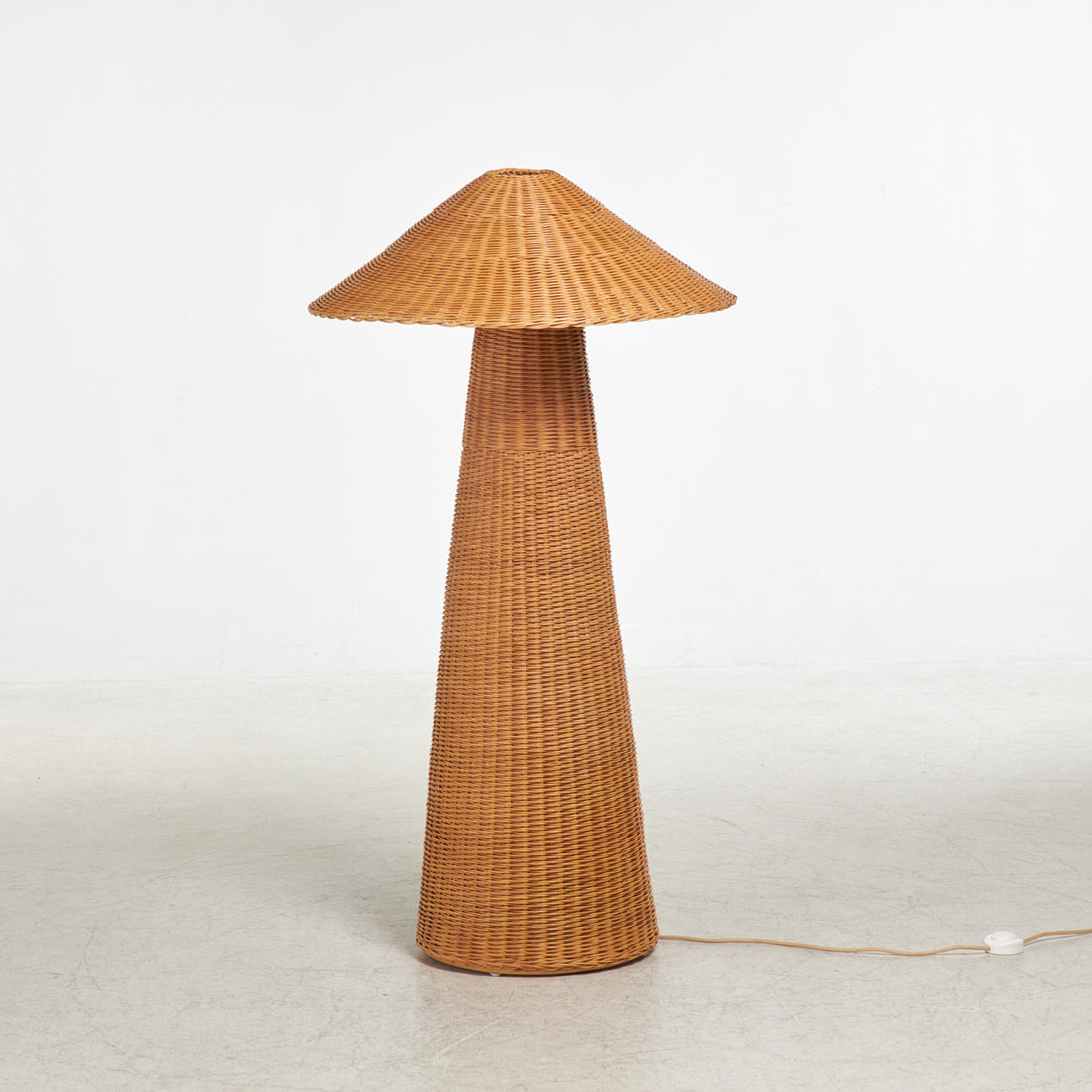 STEHLAMPE. „Dou“, Ferm Living, Rattan.