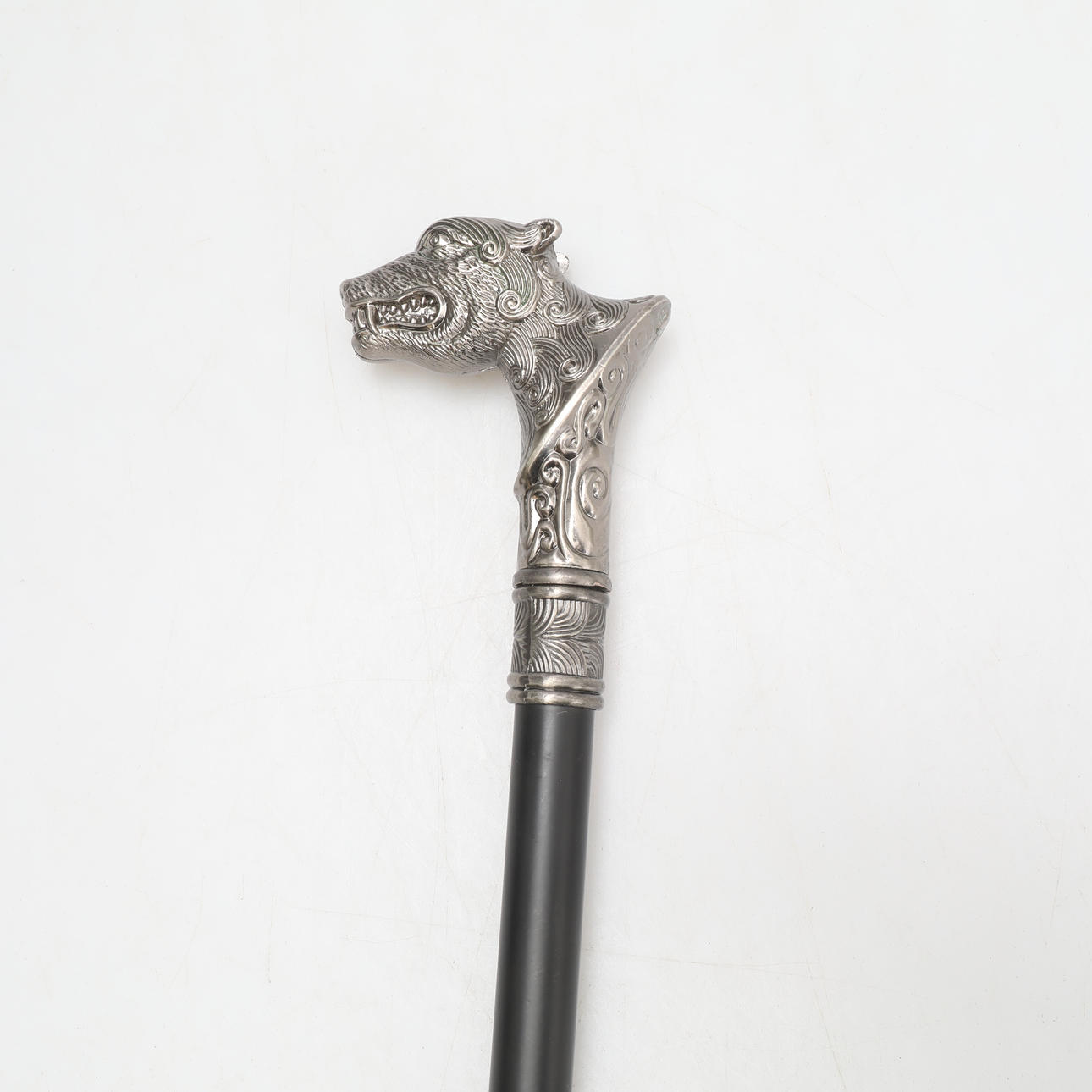 PALO DE ESPADA, cabeza de lobo.