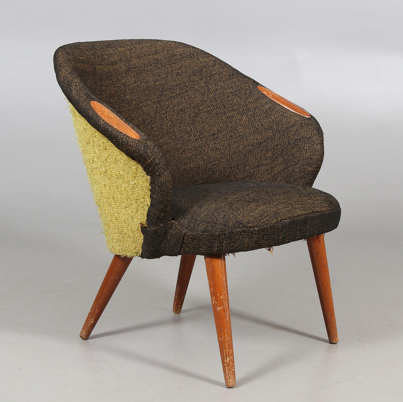FÅTÖLJ, textil, lövträ, 1960-tal.