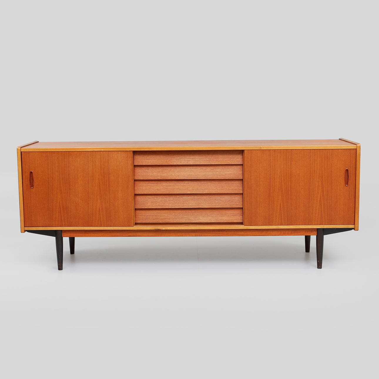 NILS JONSSON. Sideboard, "Trio", Troeds Möbler, 1960-tal.