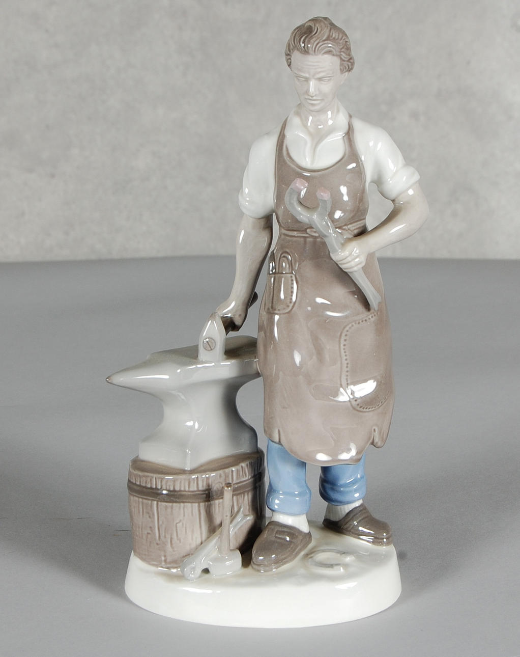 FIGURIN, porslin, hovslagare.