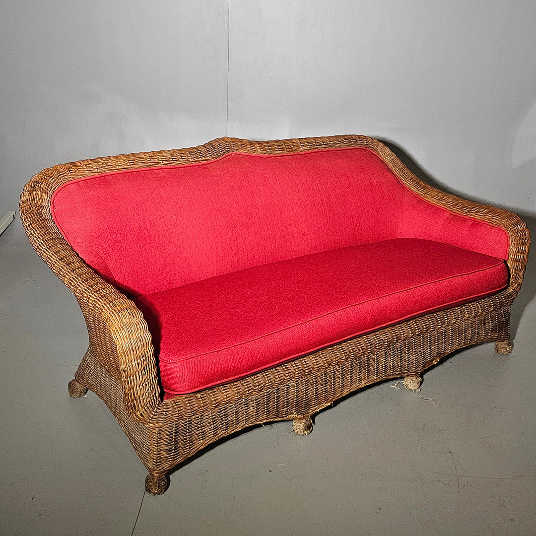 TRE-PERSONERS KURVESOFA.