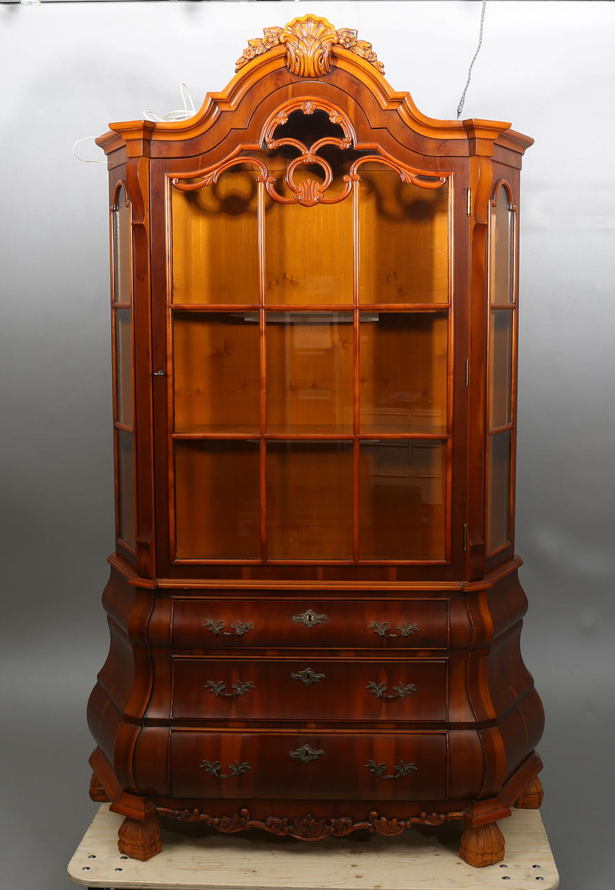 VITRINSKÅP, träfanér, 1900-talets andra hälft.