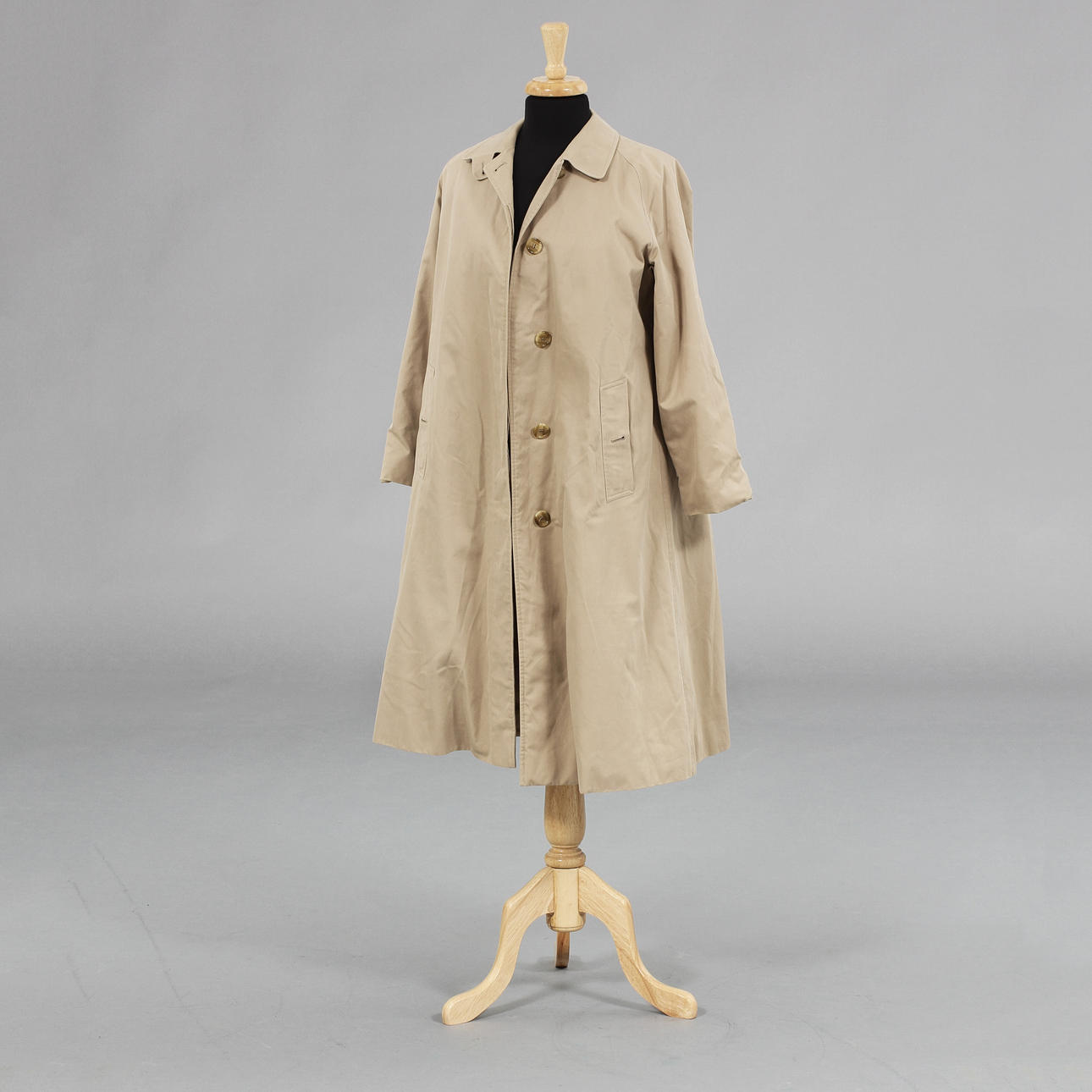 TRENCHOAT, Dam, Burberry Prorsum, England.