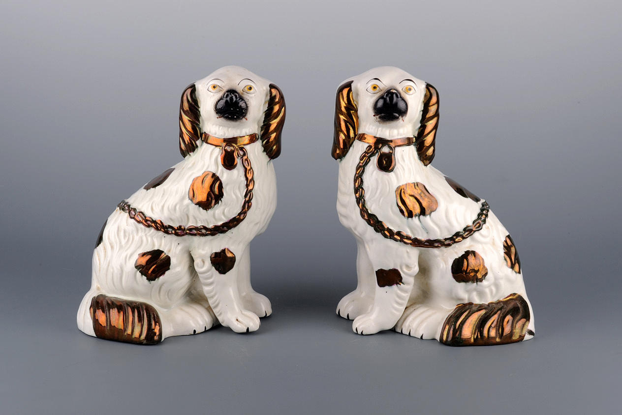 POTTERY DOGS, ENGLAND, STAFFORDSHIRE. Eldstad hundar, puffade hundar, kapten hundar.