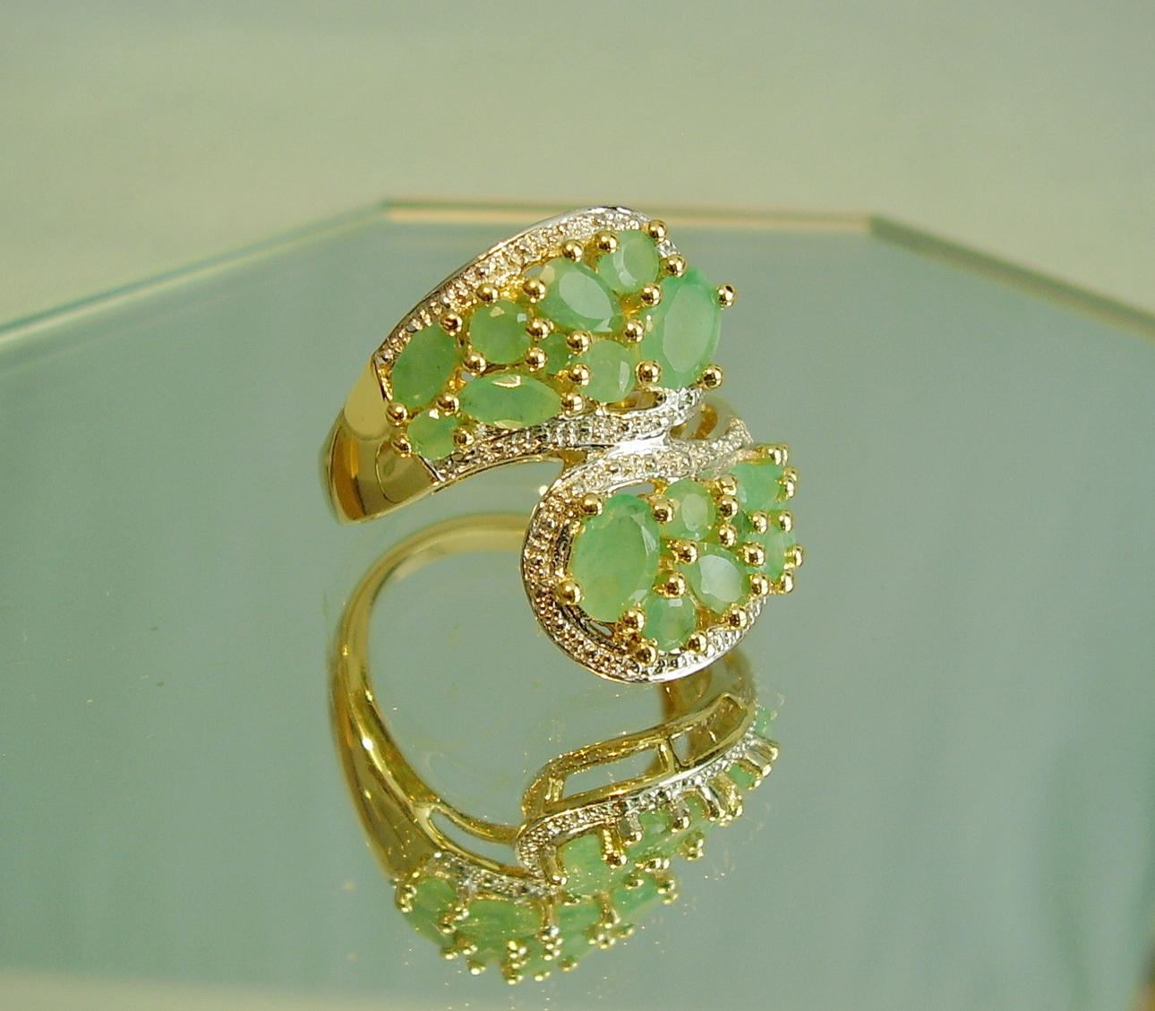 EMERALD RING, ormring Harry Ivens.