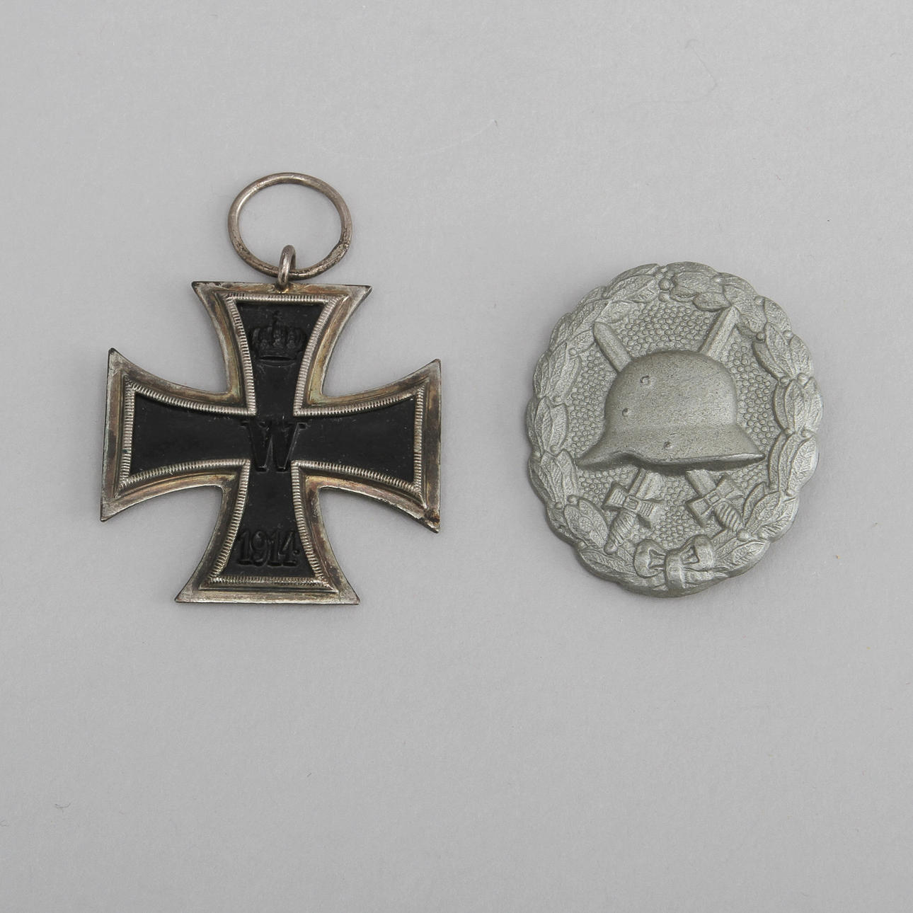 MÄRKEN, 2 st, första världskriget.