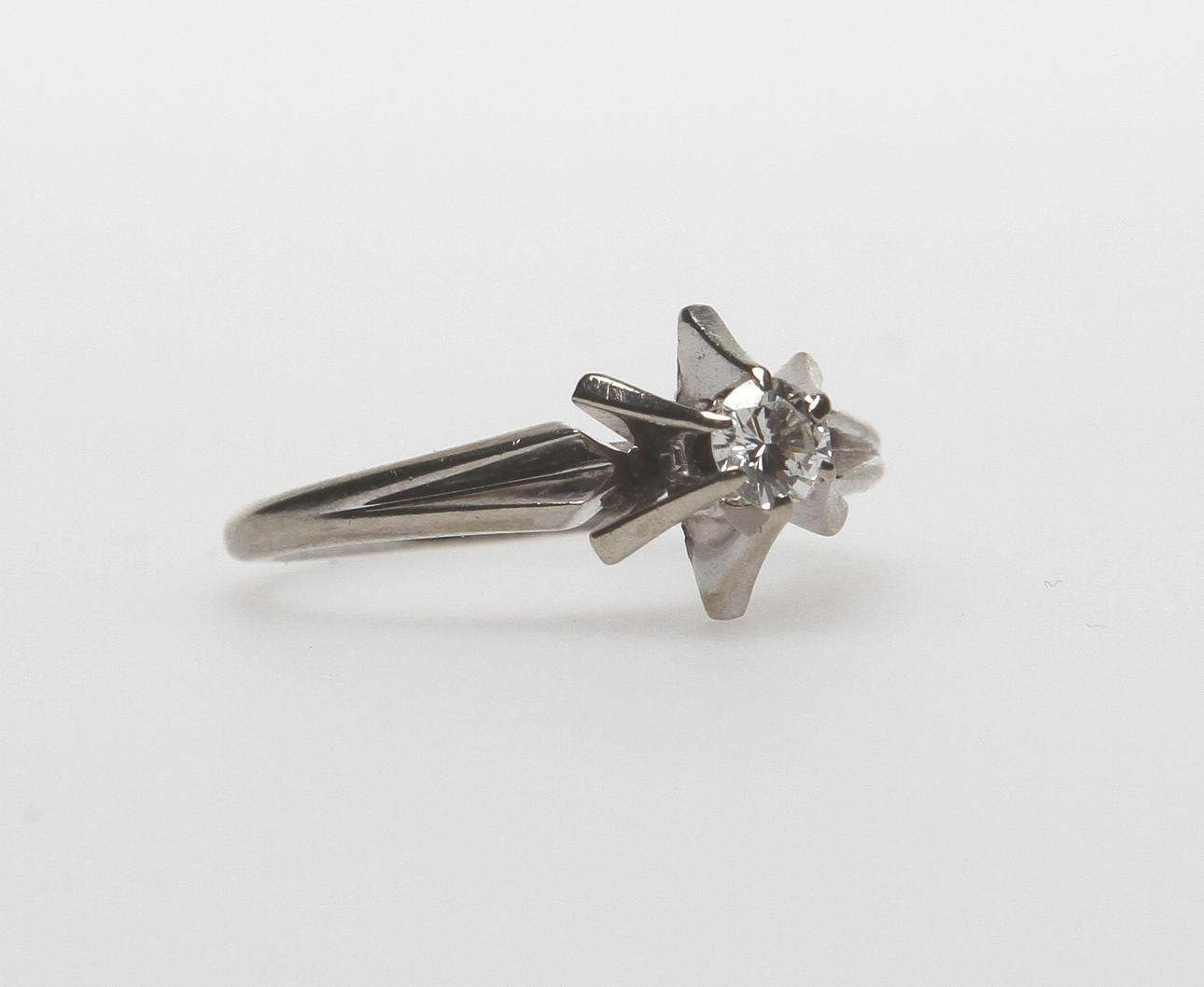 RING, vitguld med diamant , ca 0,15 ct.