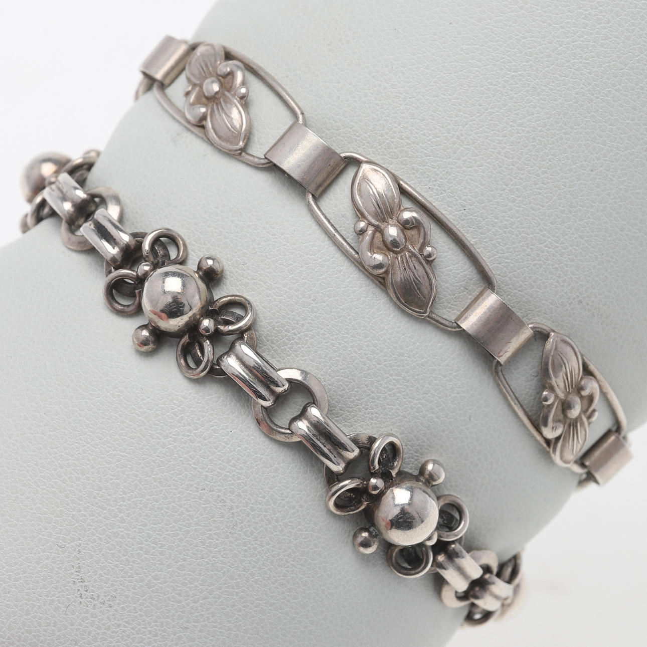 ARMREIF, 2 Stück, Silber.