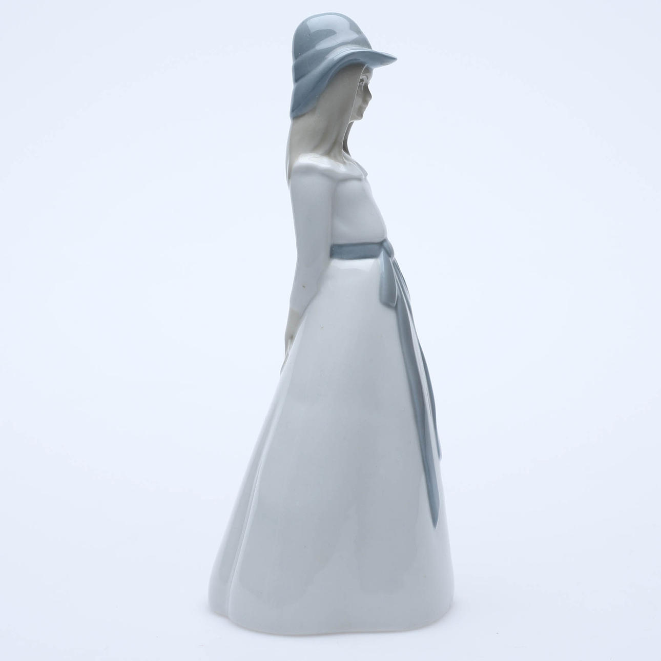 MIQUEL REQUENA. FIGURINE, PORCELAIN, SPAIN, 1900 CENTURY. Ceramics