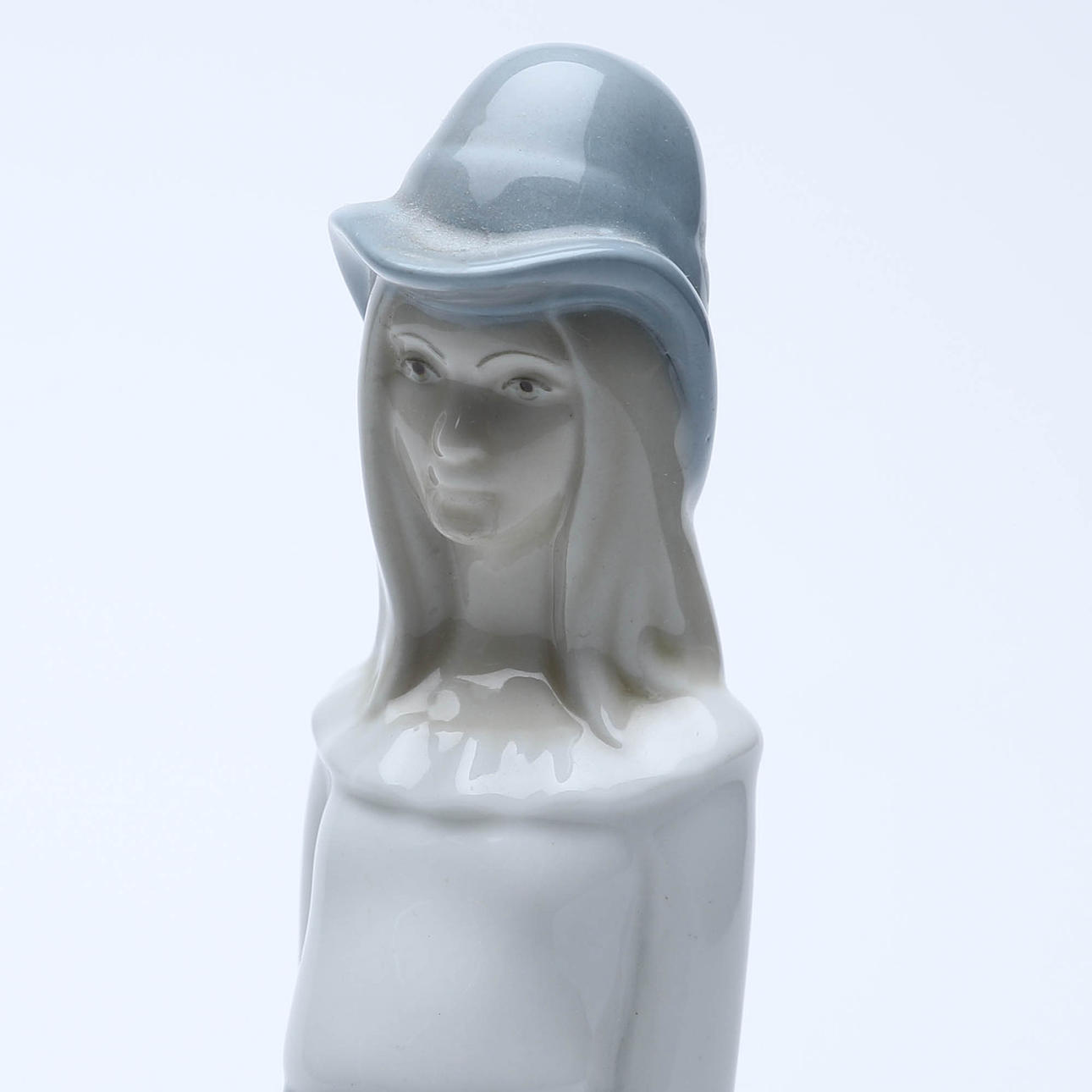 MIQUEL REQUENA. FIGURINE, PORCELAIN, SPAIN, 1900 CENTURY. Ceramics