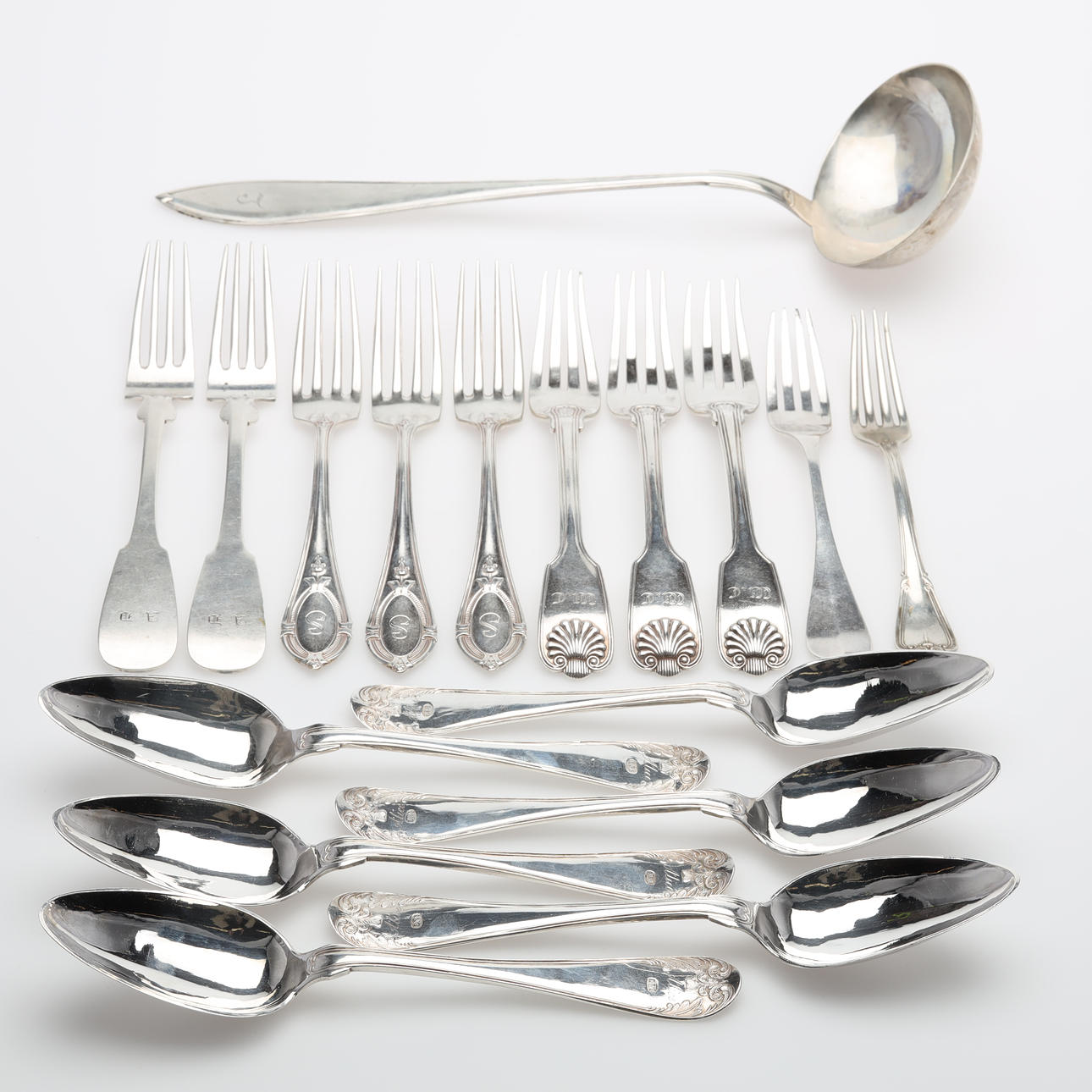 BESTIK, 17 stk., sølv, 18./20. århundrede.