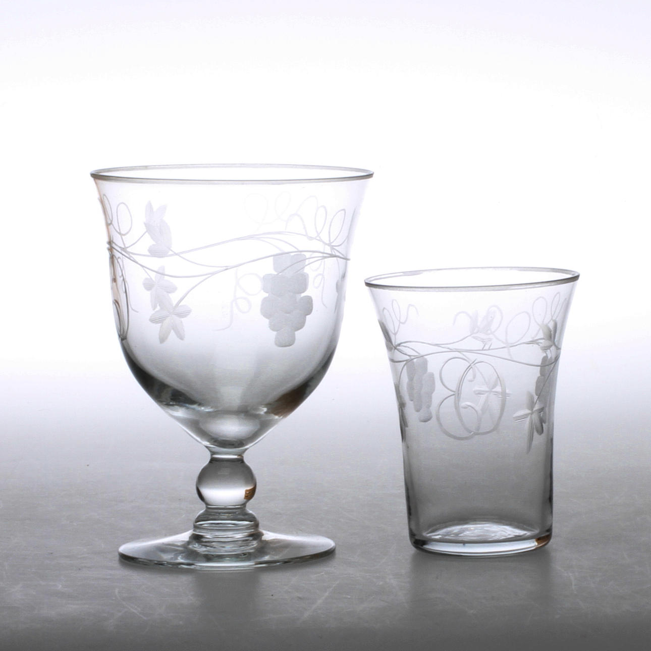 VINGLAS, 10 st, SELTERGLAS 10 st, graverad blomsterdekor, 1900-talets första hälft.