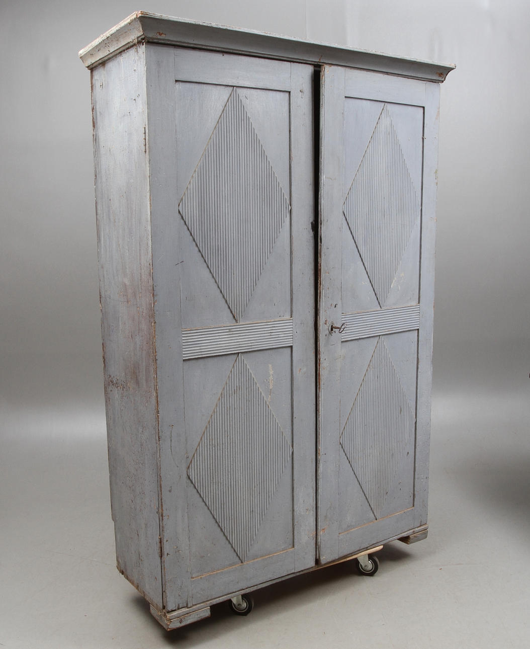 KLÄDSKÅP, sengustaviansk, 1700/1800-tal.