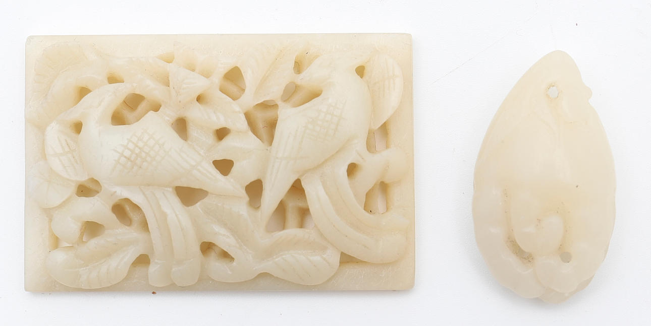 CHINESE SCHOOL, 20TH CENTURY. Obst und Vogel mit Blättern.