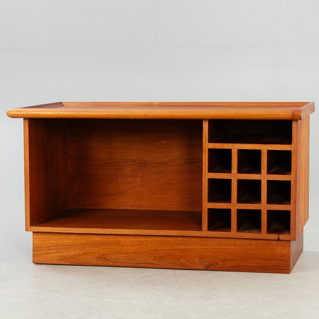 Kleiner Barschrank / Weinregal in Teak.