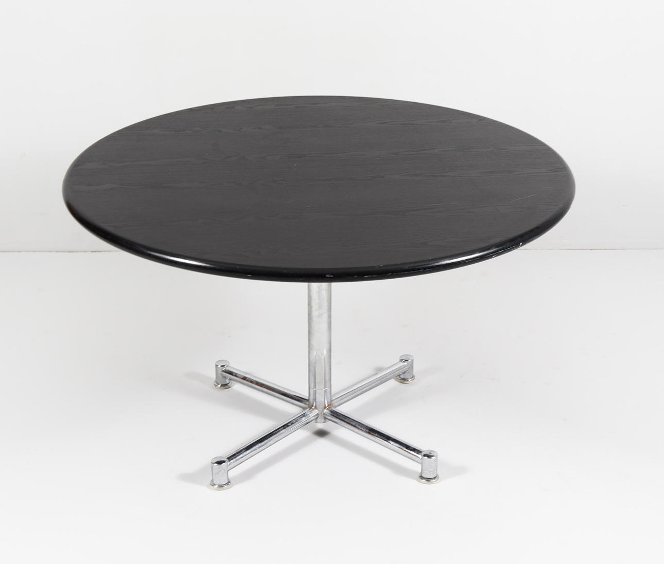 WALTER KNOLL. Round dining table/conference table, Walter Knoll, 'Dreipunkte Art Collection', 1980s.