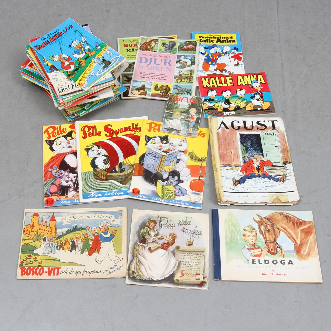 SERIETIDNINGAR PELLE SVANSLÖS 1950-tal, KALLE ANKA &Co. Cirka 90 stycken. Slutet 1970-tal.