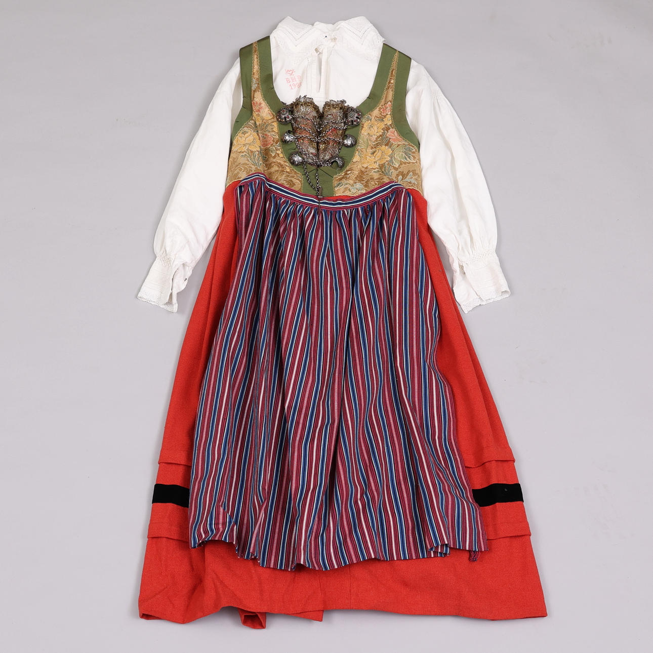 HÄRADSDRÄKT, Herrestad, Skåne.