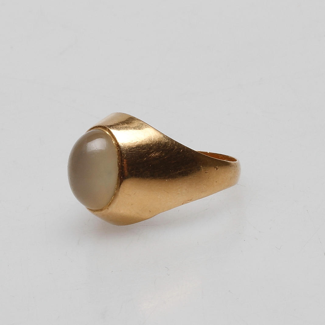 RING MED STEN, 18k guld, total vikt ca 4,4 gr.