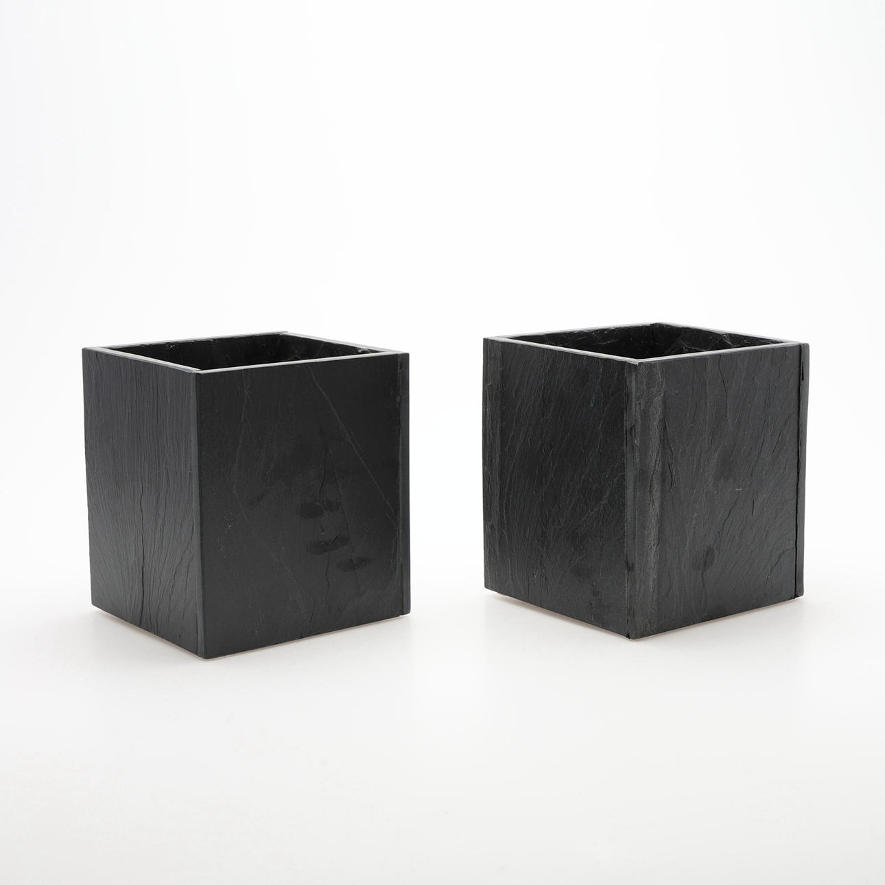 INGEGERD RÅMAN. YTTERFODER, ETT PAR, SKIFFER, GRYTHYTTANS STENINDUSTRI.