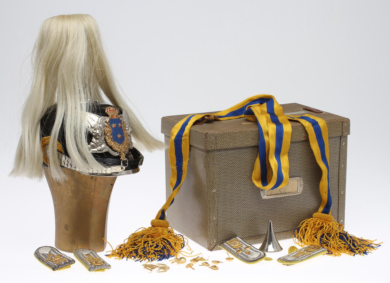 KASK, med plym eller pigg, 1900-tal.