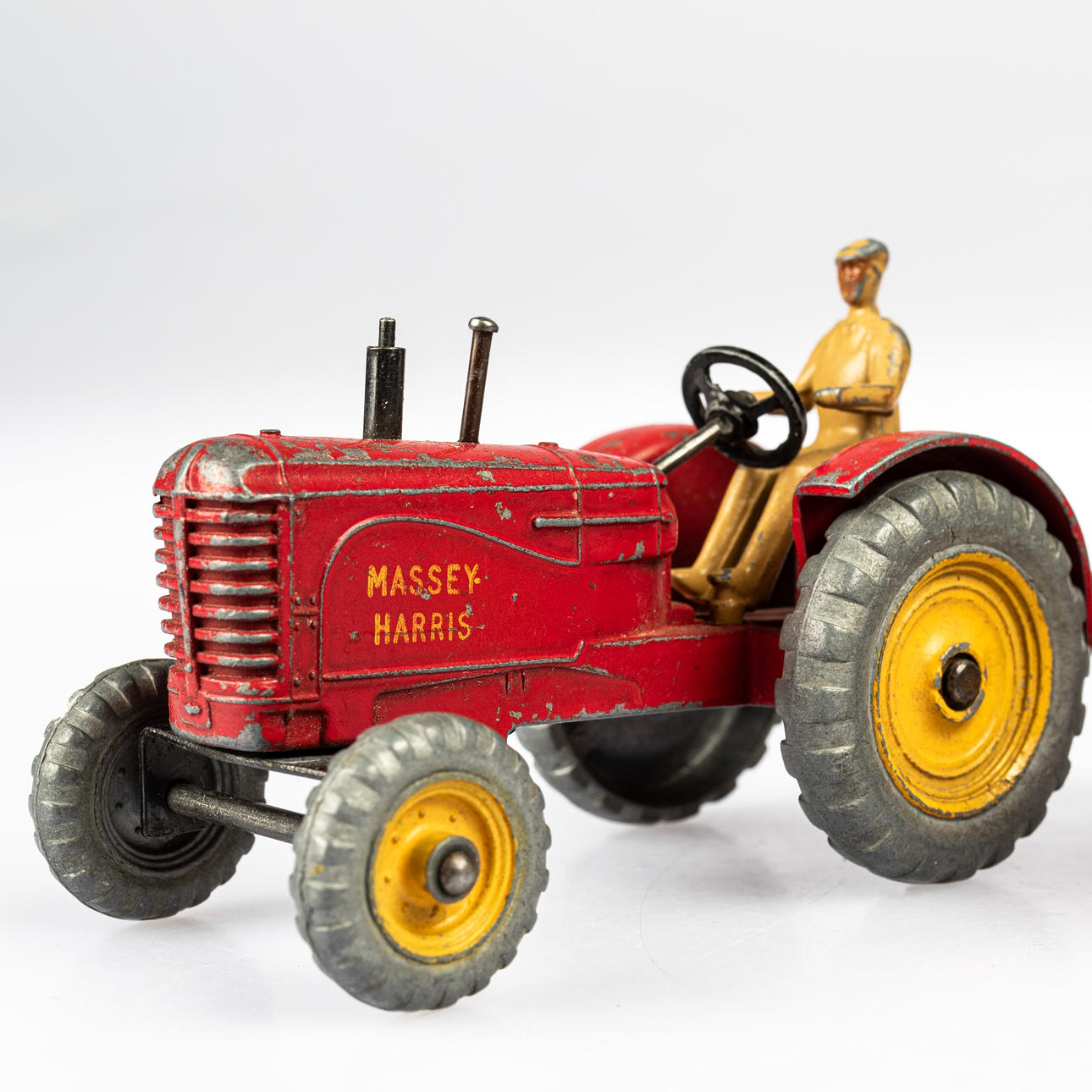 DINKY TOYS TRACTEUR MASSEY HARRY ET ACCESSOIRE