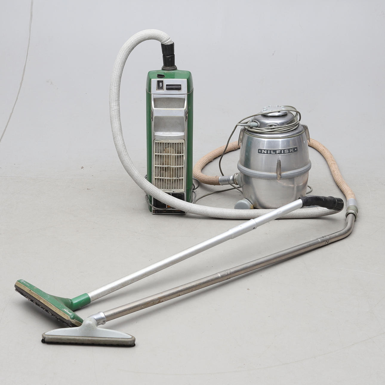 DAMMSUGARE, 2 st, Nilfisk samt Electrolux, 1900-tal.