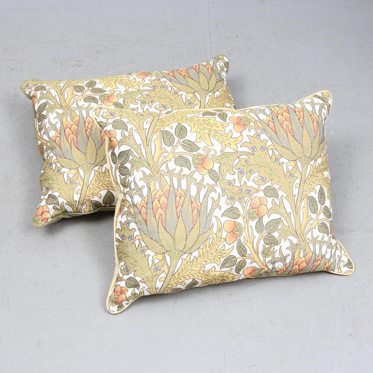 KUDDAR, 2 st, Wiliam Morristyg, "Artichoke".