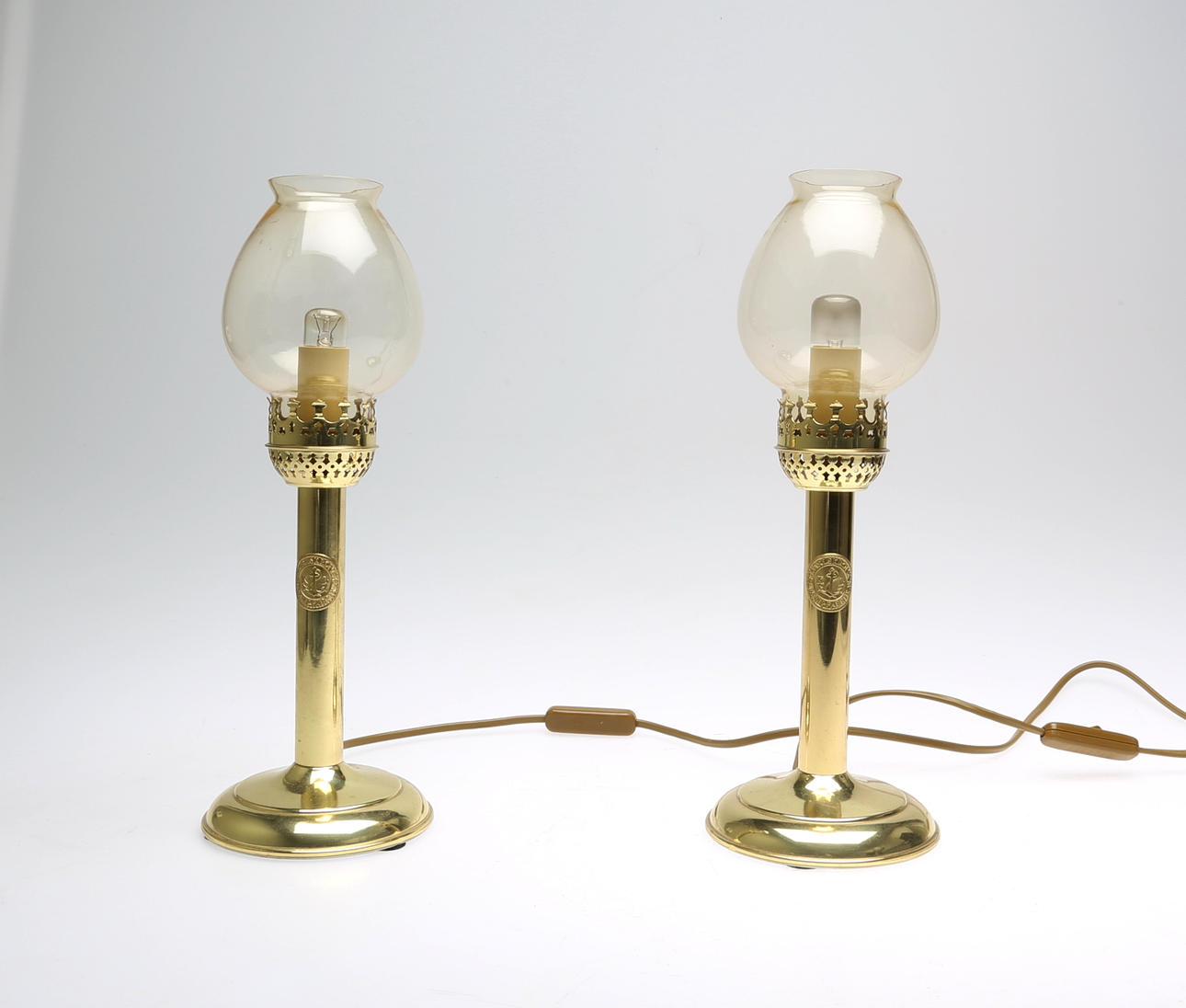 BORDSLAMPOR, 1 par, mässing, Karlskrona lampfabrik, 19/2000-tal.