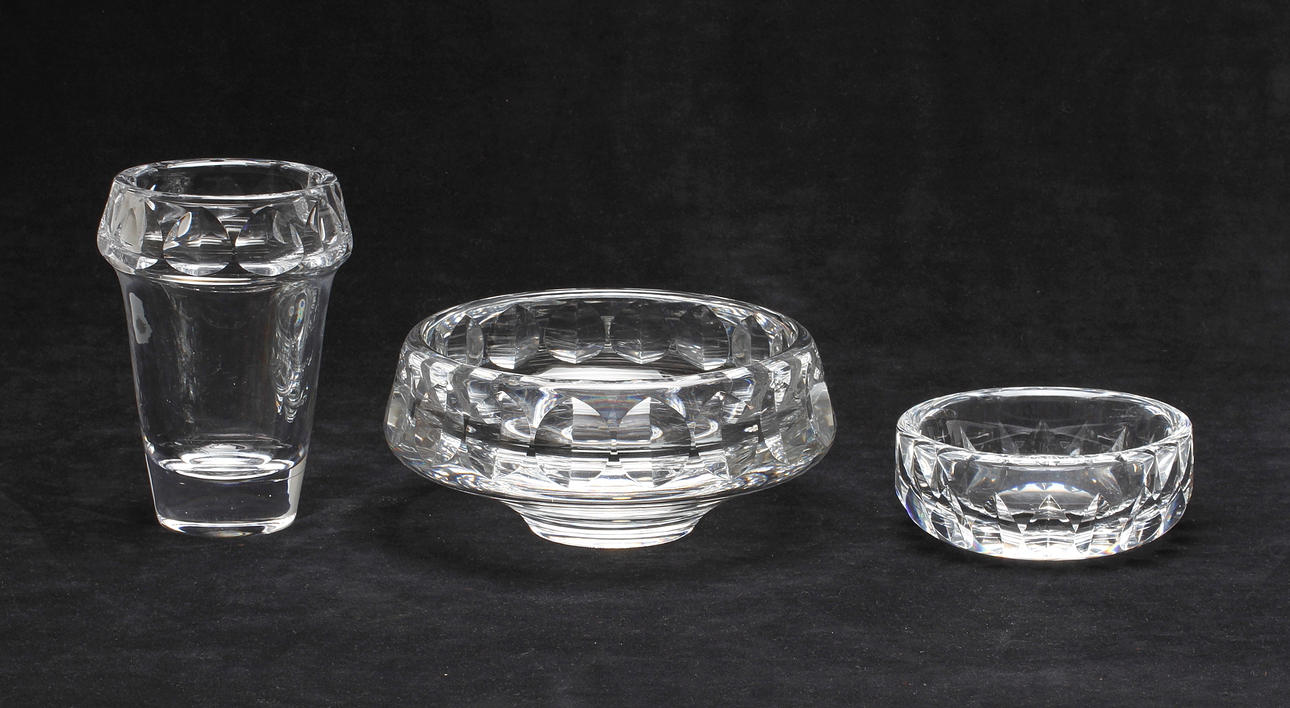 SKÅLAR, 2 st samt VAS, glas, Gunnar Cyrén, Orrefors, 2 signerade.