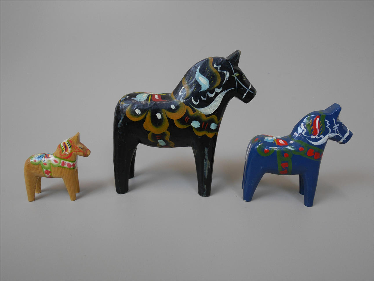 DALAHÄSTAR, 3 stycken. 1900-tal.