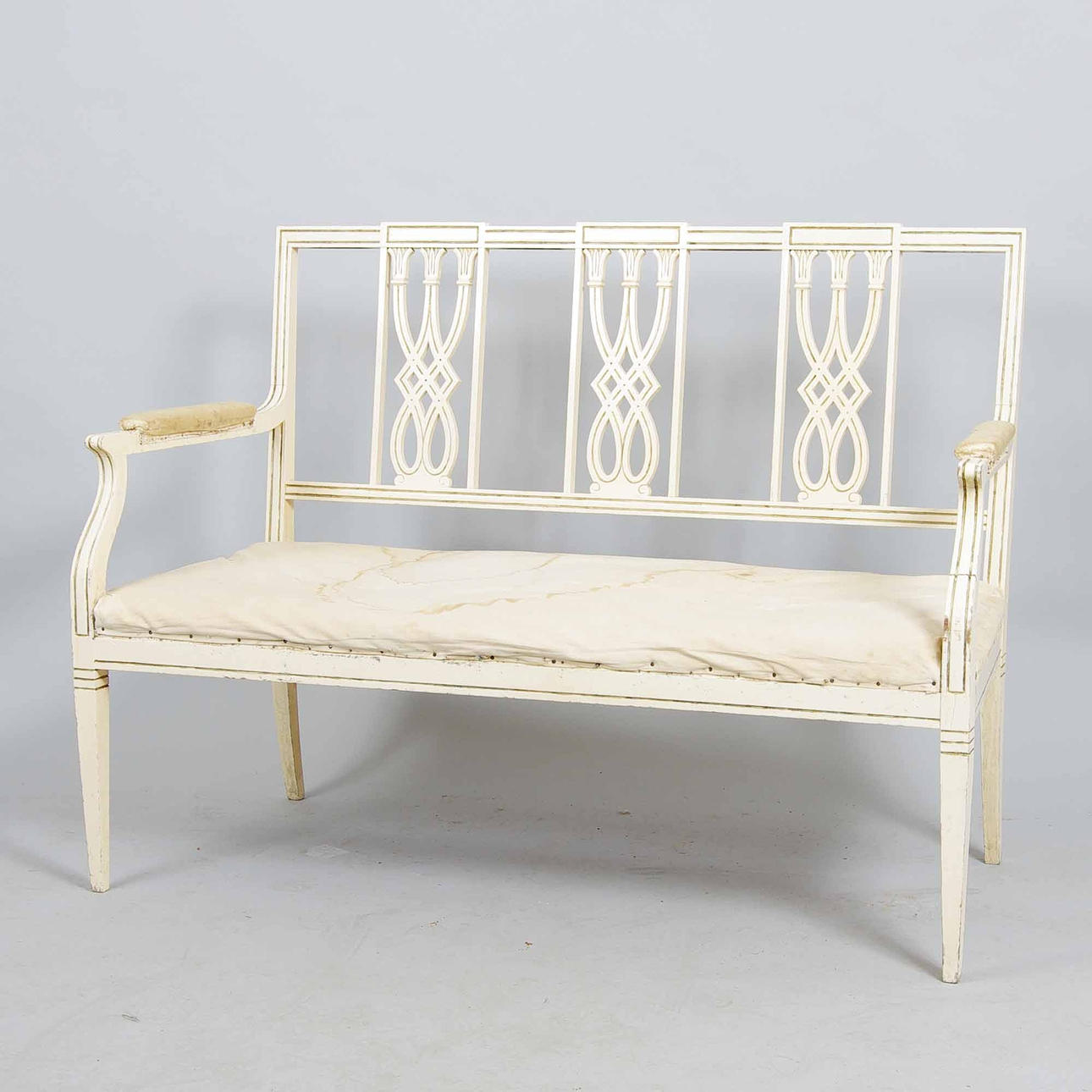 SOFFA, vitmålad, gustaviansk stil, 1800/1900-tal.