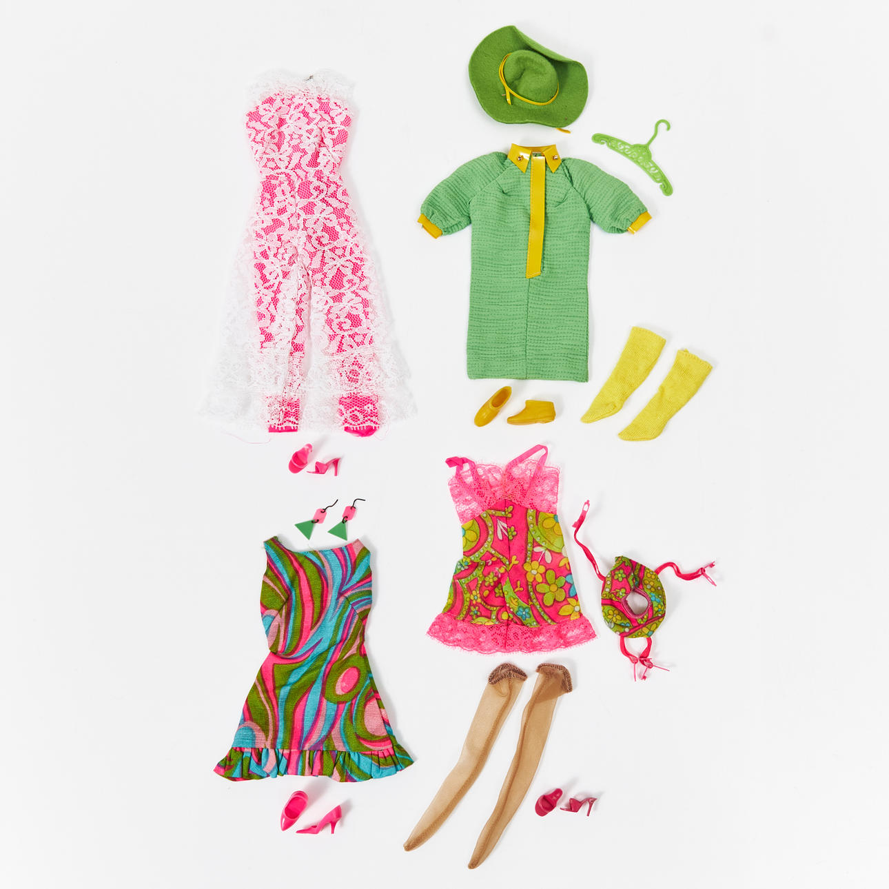 BARBIE, Asusteet (5), #1813 Snugg Fuzz, #1821 Underliners, #1822 Swirl Cue, #1823 Jump Into Lace, #1824 Snap Dash, (1968-1969), Mattel.