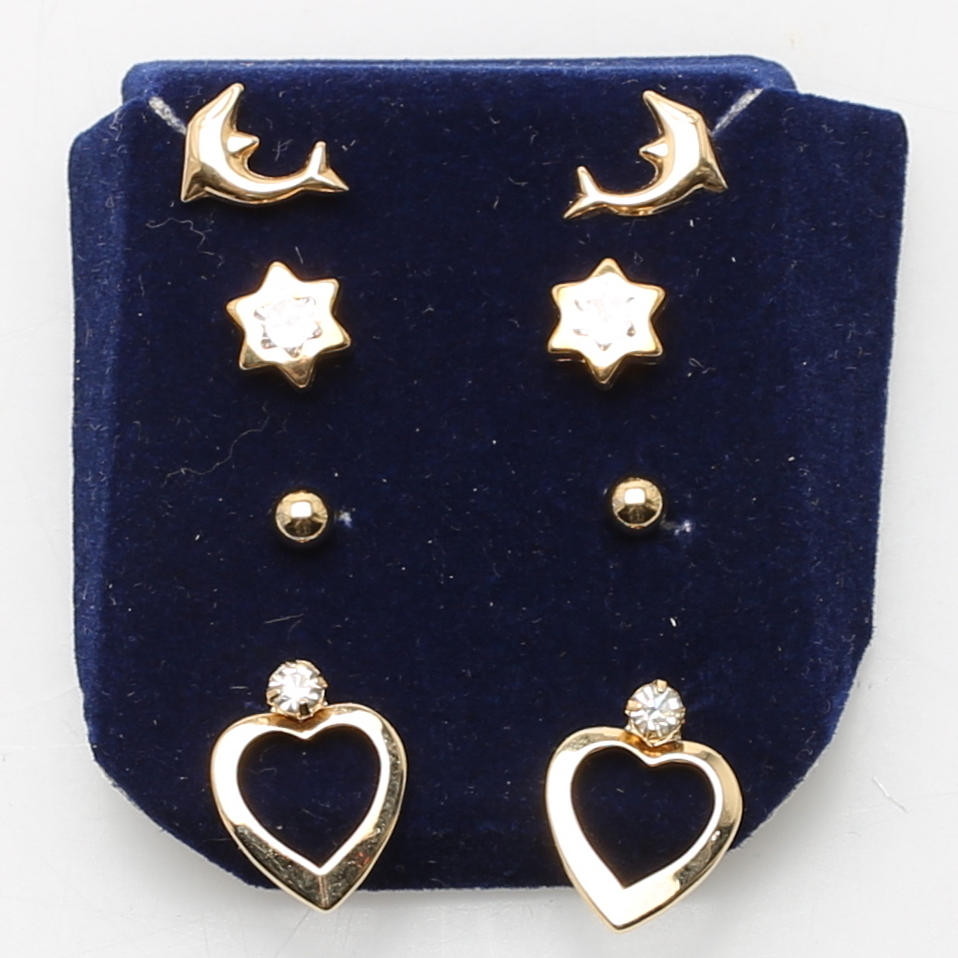 ÖRHÄNGE i 18K gulguld, 4 par, olika dekor.