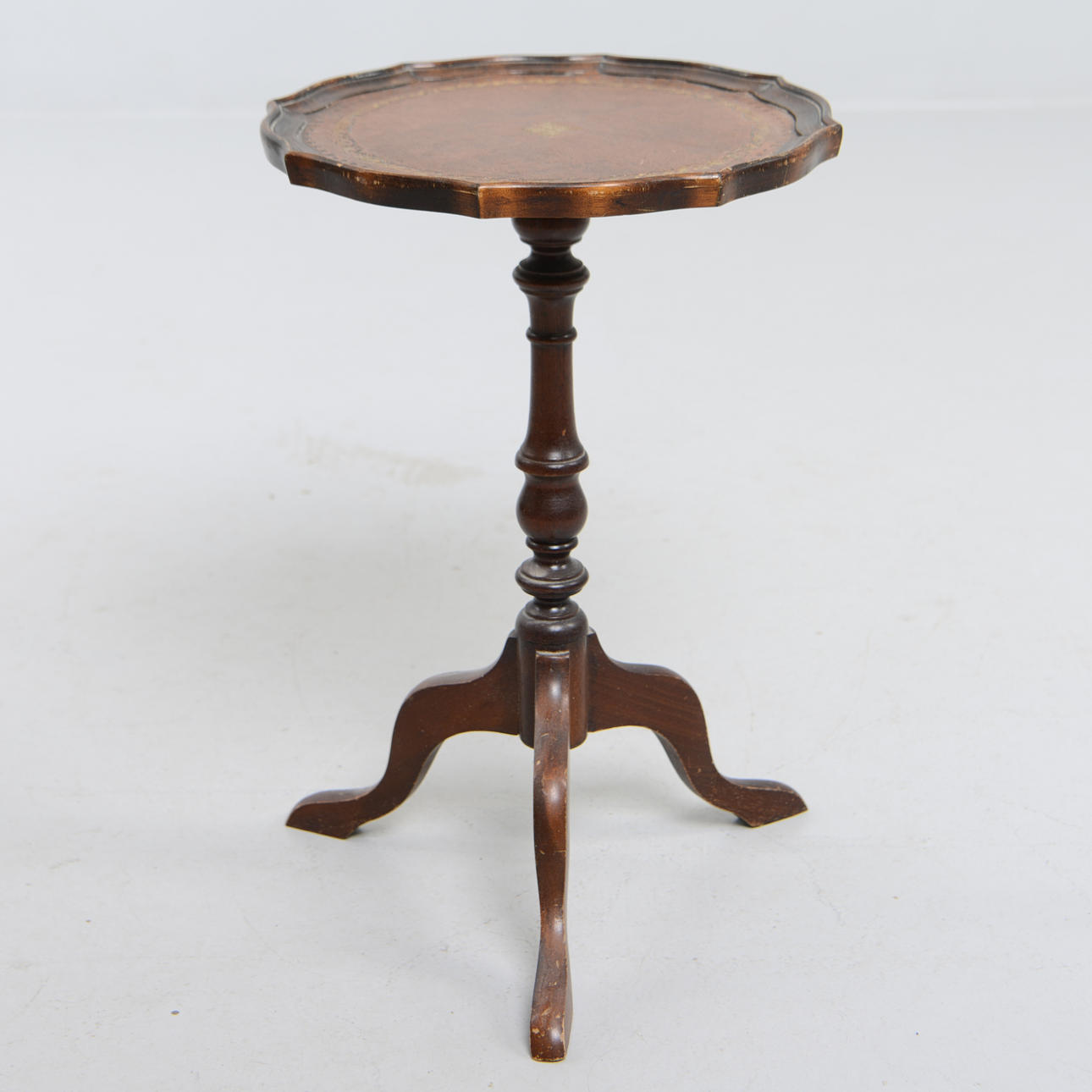 LAMPEBORD, engelsk stil, 20. århundrede.