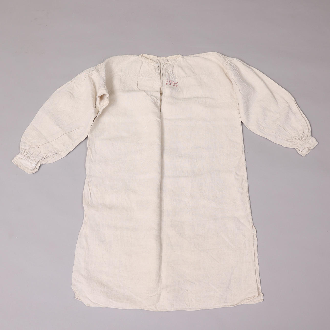 A 19th century linen SÄRK.