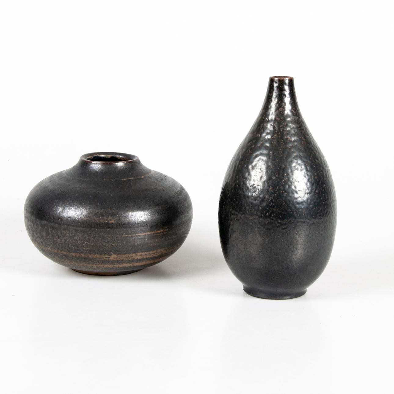 ARTUR ANDERSSON. Wallåkra, 2 ceramic pieces, monogram signed.