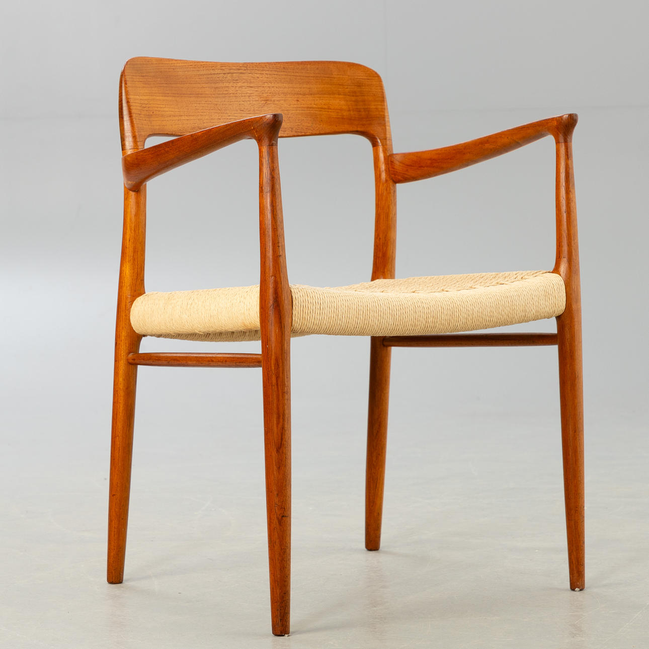 NIELS OTTO MØLLER, sillón modelo 56, teca.