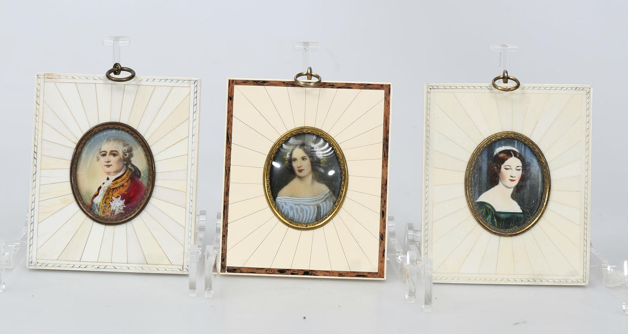 MINIATYRMÅLNINGAR, bemålade, 3 stycken.