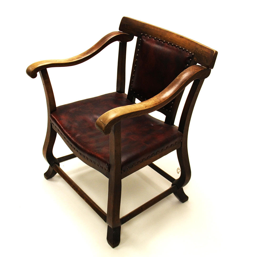 ARTS & CRAFTS GEPOLSTERTER STUHL.