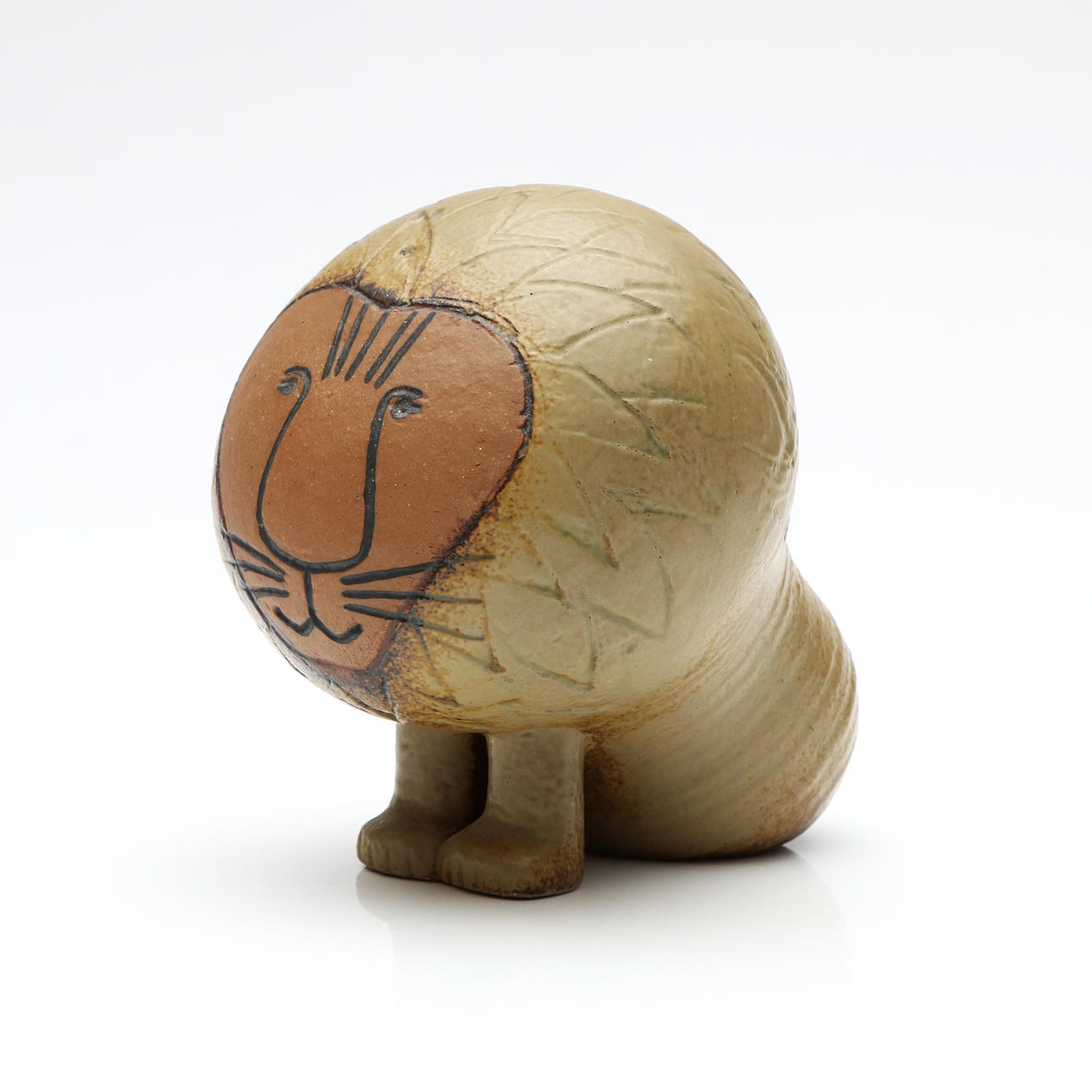 LISA LARSON. FIGURER. Stentøj. Løve. Stemplet nedenunder.