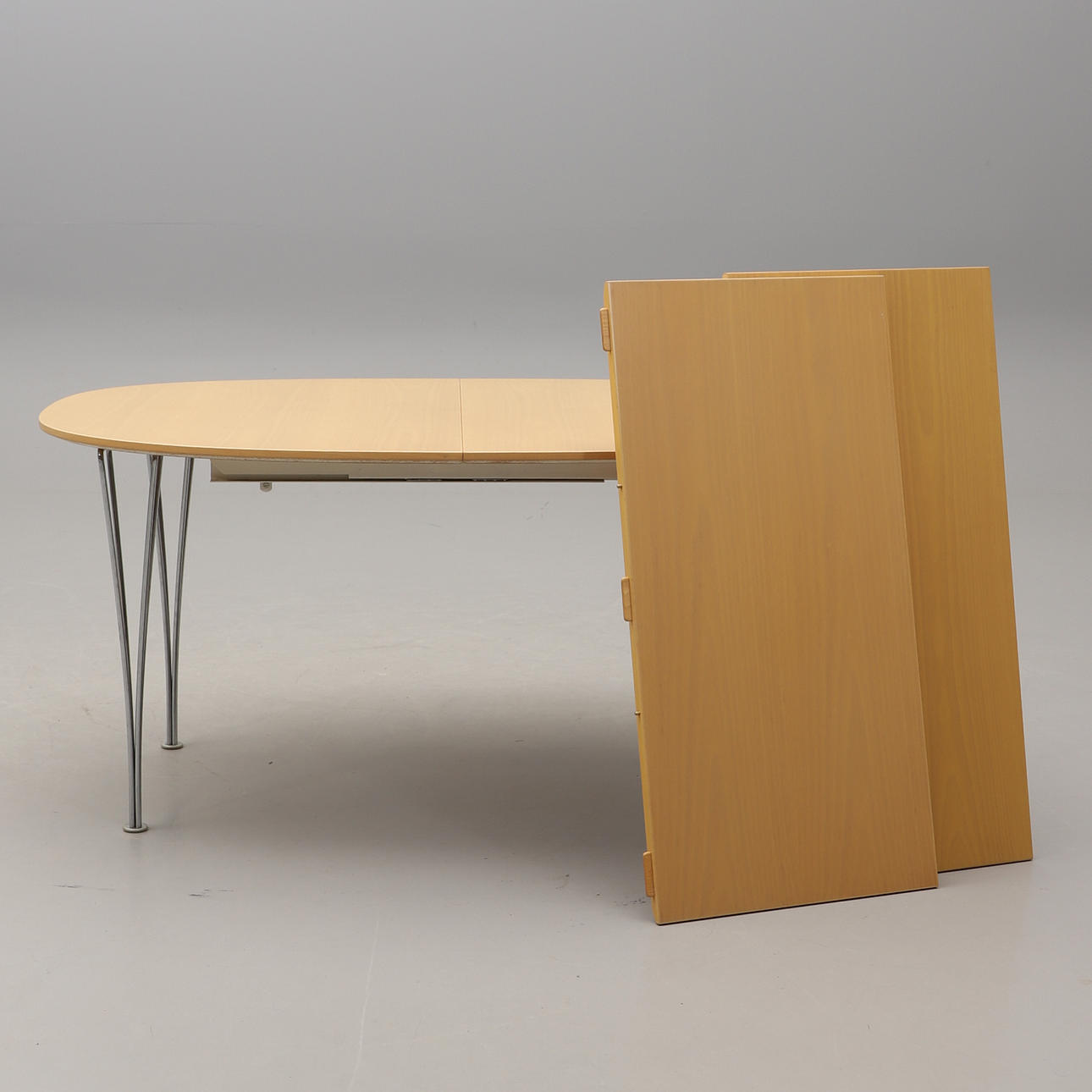 BRUNO MATHSSON & PIET HEIN. SPISEBORD, „Superellips“, Fritz Hansen, 1989.