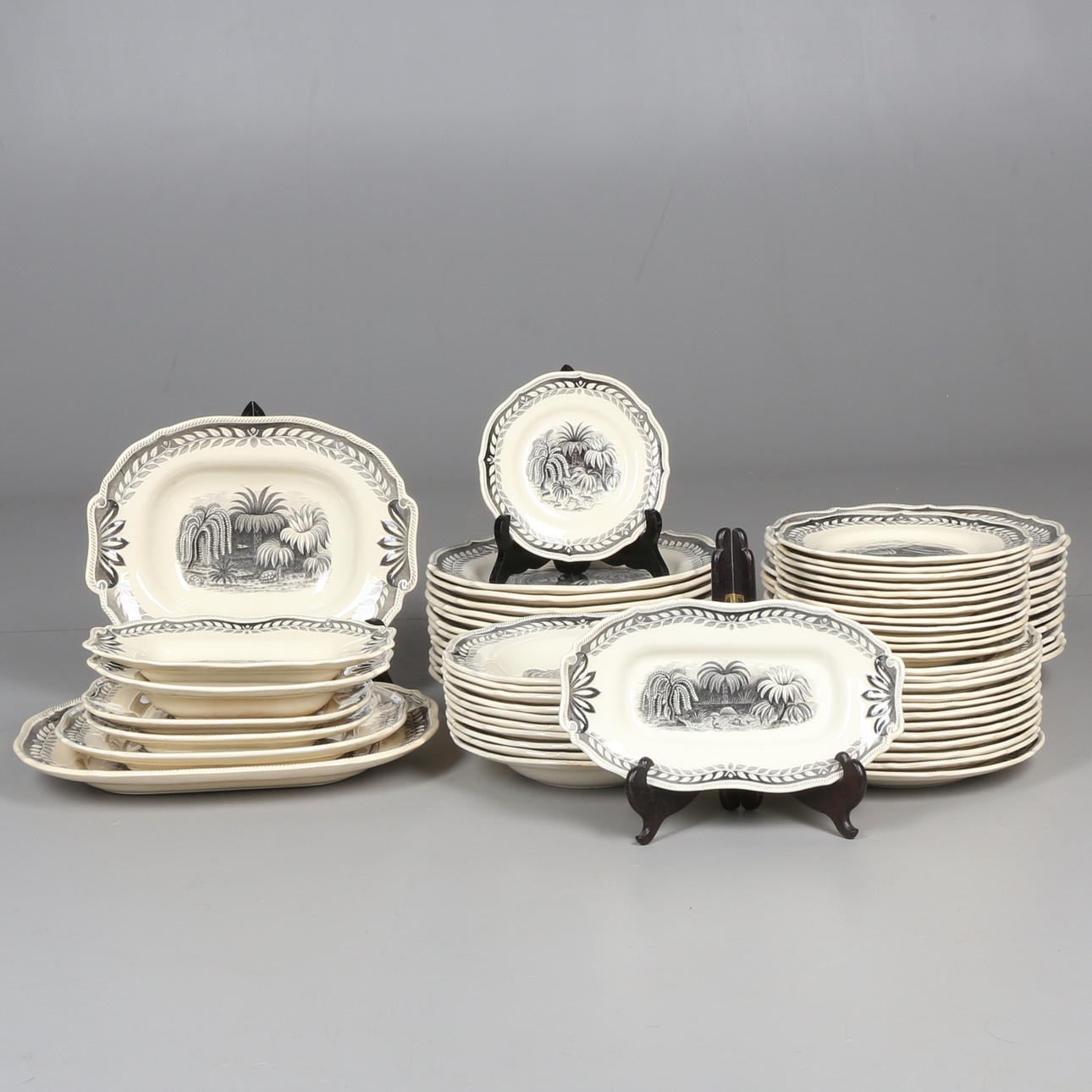 MATSERVIS, ca 67 delar, "Exotica", Arthur Percy, Gefle, flintgods, 1900-talets första hälft.