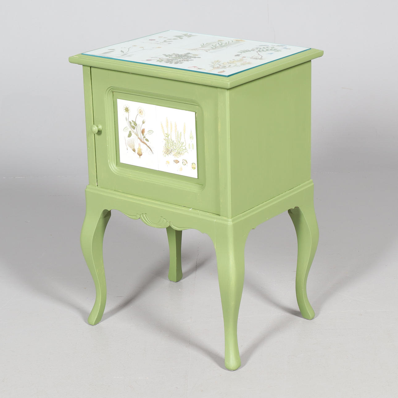 POTTSKÅP, Bemålad, beklädd "Nordisk flora".