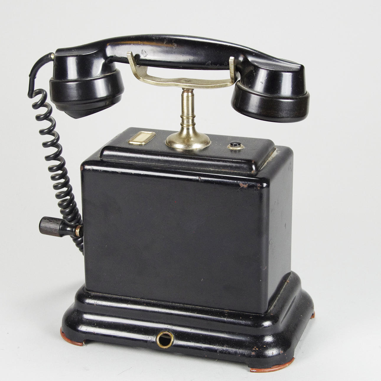 TELEFON, svartlackerad plåt, tidigt 1900-tal.