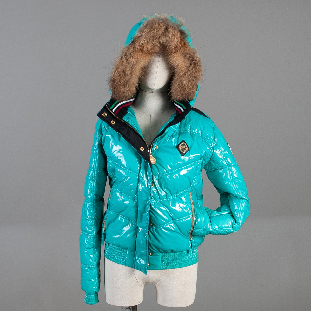 SEÑORITA NICKELSON. Chaqueta con capucha.